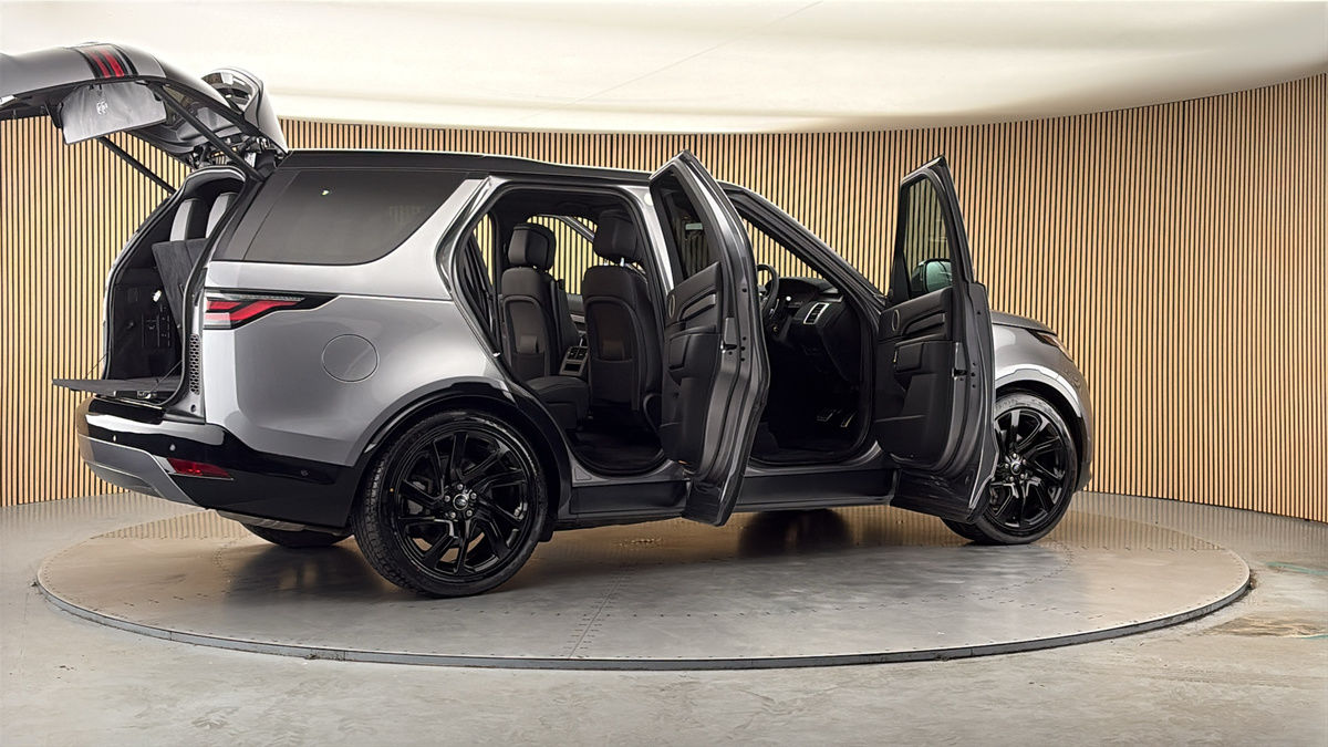 More views of Land Rover Discovery