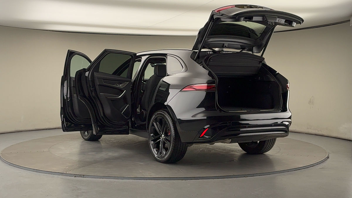 Jaguar F-PACE Image 23