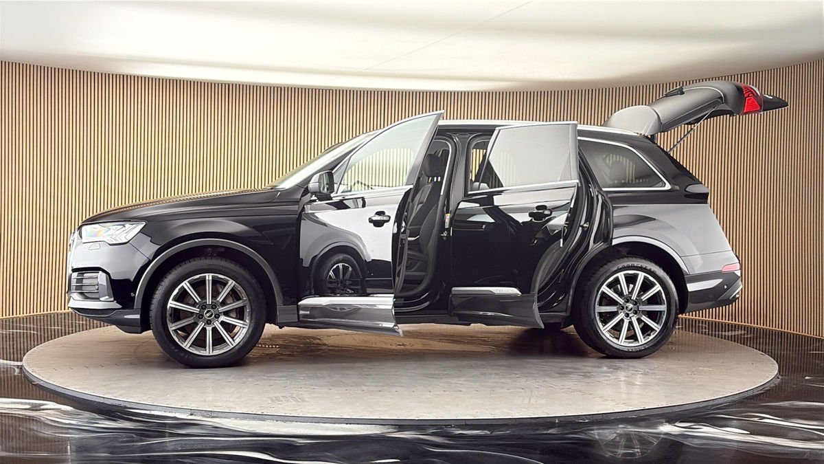 More views of Audi Q7