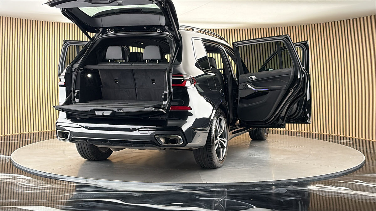 More views of BMW X7