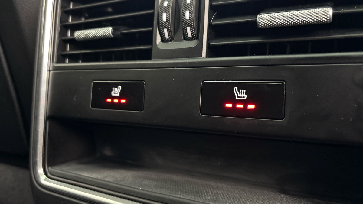 Porsche Cayenne Image 26