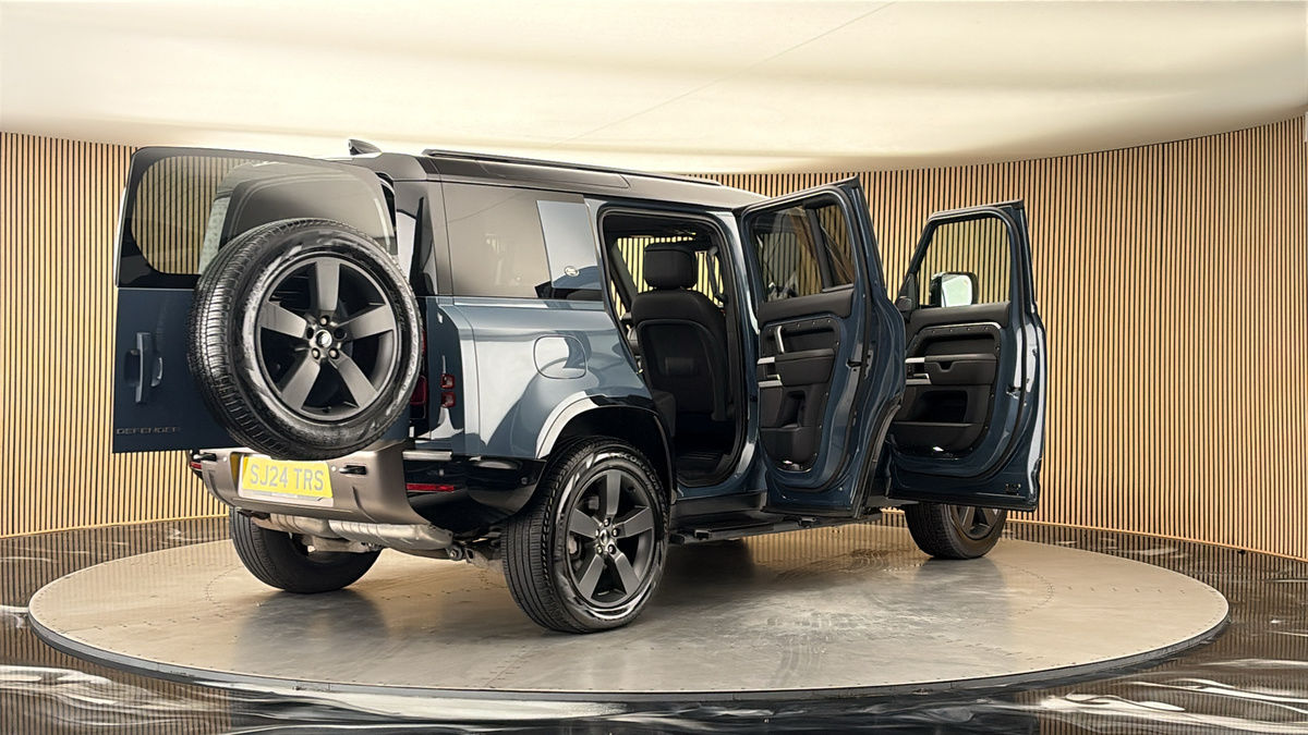 More views of Land Rover Defender 110
