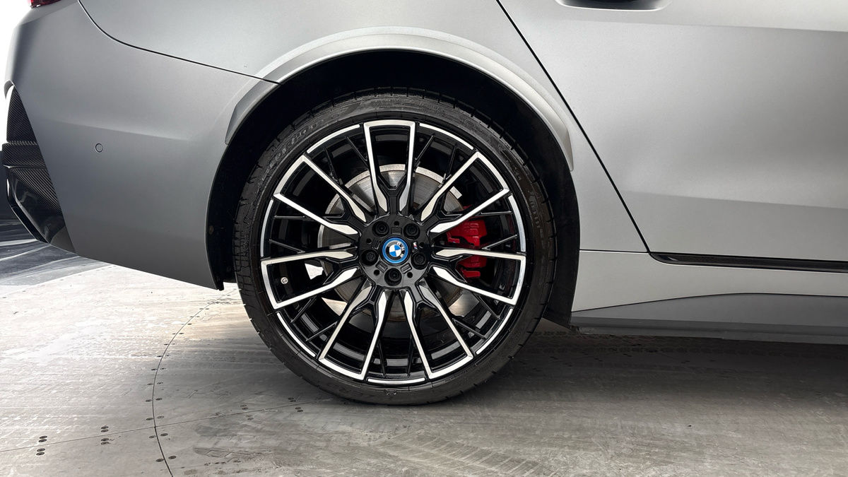 BMW i4 Image 11