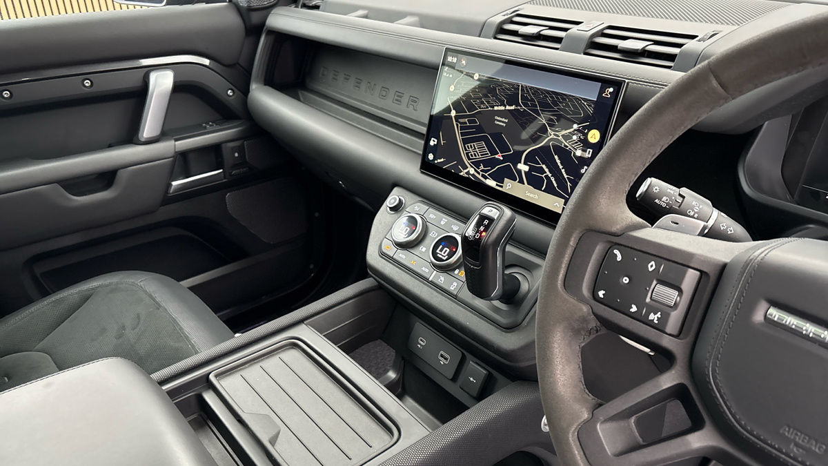 Land Rover Defender 110 Image 18