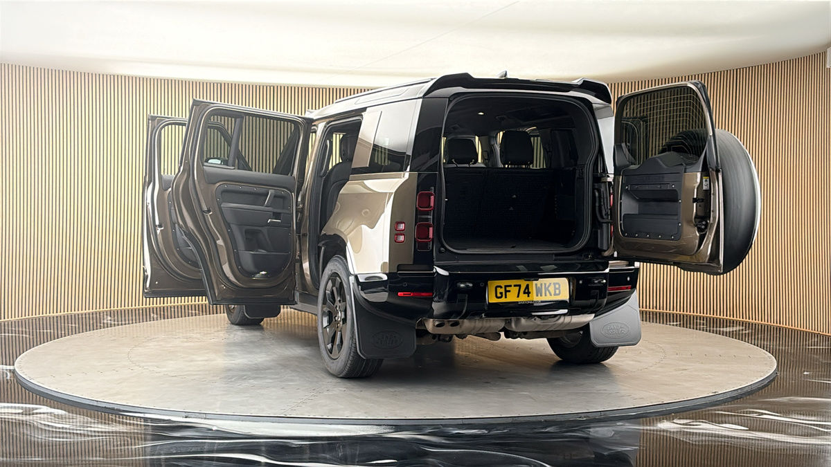 More views of Land Rover Defender 110