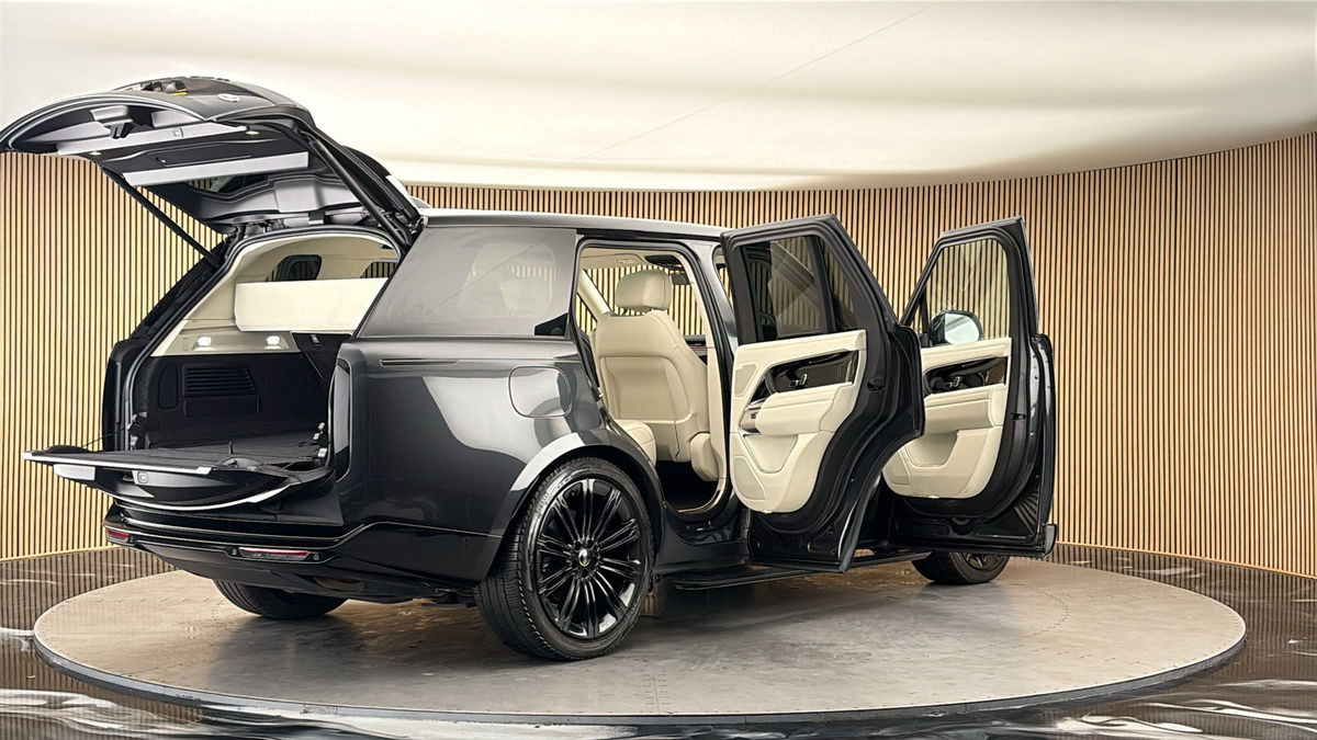 More views of Land Rover Range Rover