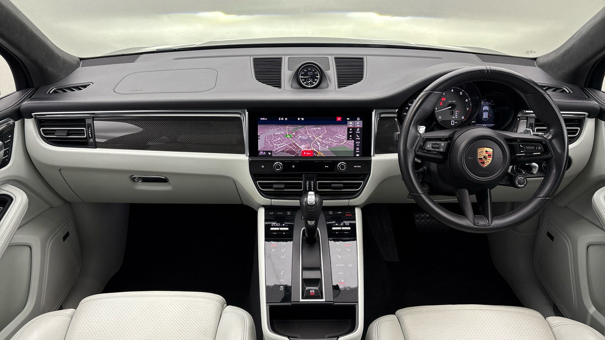 Porsche Macan Image 12