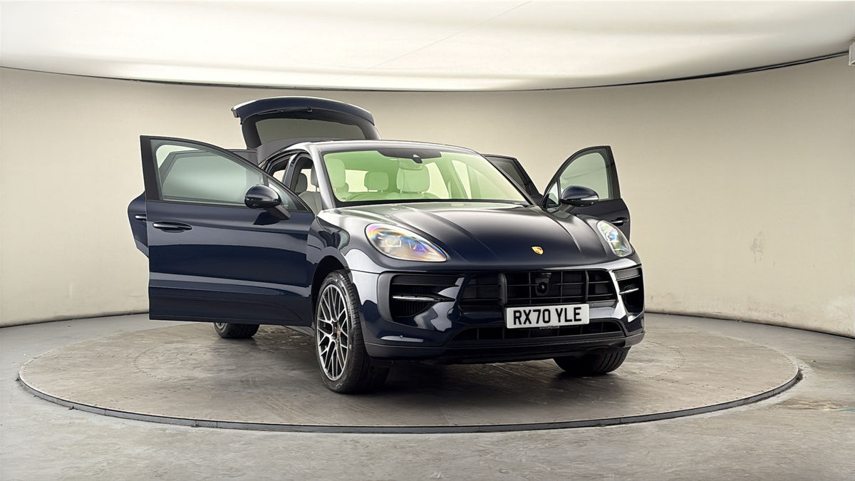More views of Porsche Macan