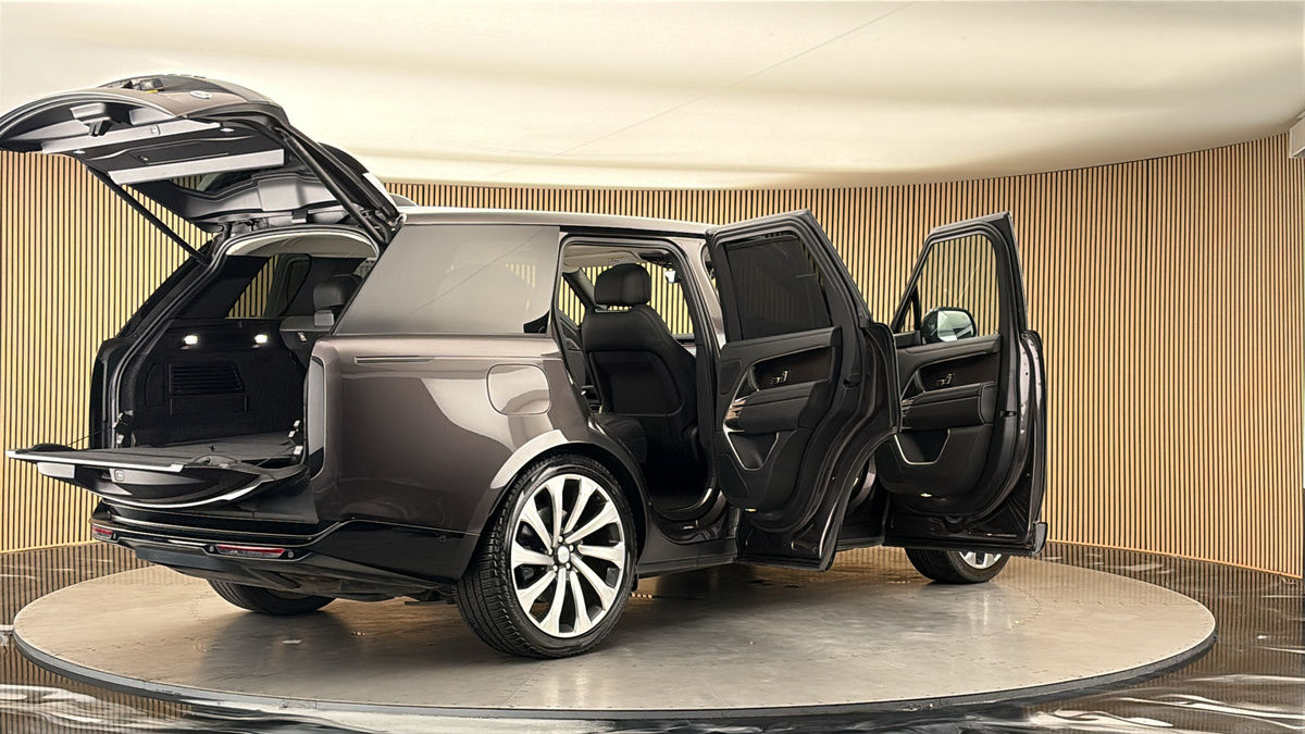 More views of Land Rover Range Rover