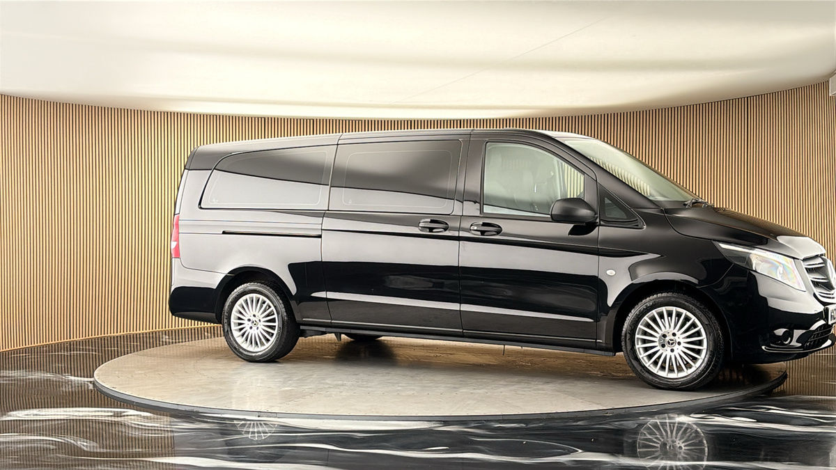 More views of Mercedes-Benz Vito