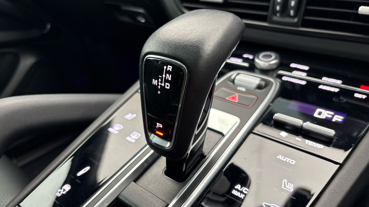 Porsche Cayenne Image 25