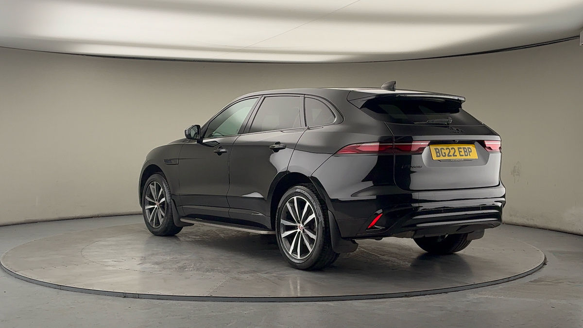 Jaguar F-PACE Image 2
