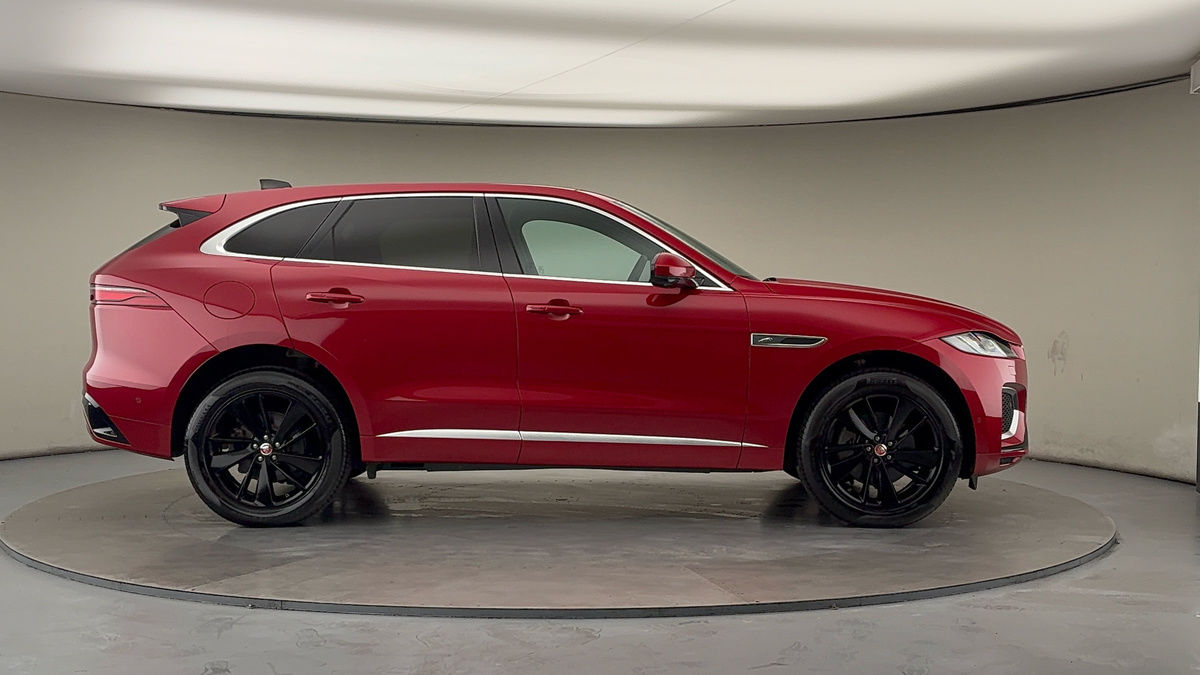 Jaguar F-PACE Image 16