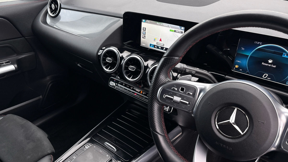 Mercedes-Benz GLA Image 30