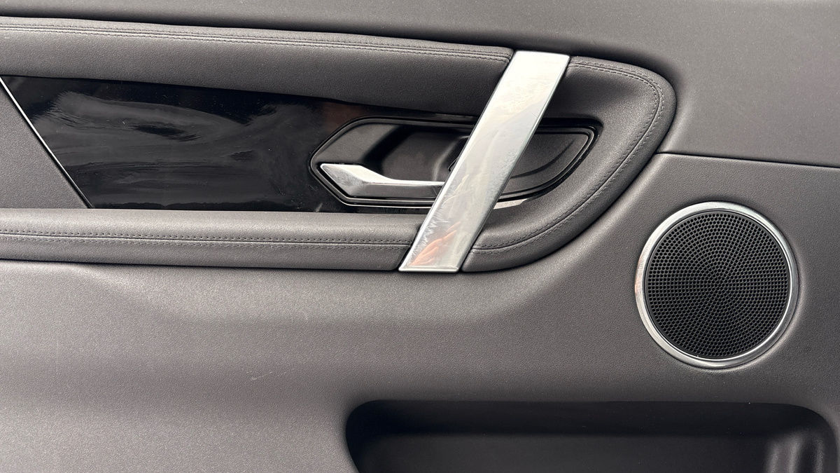 Land Rover Discovery Sport Image 19