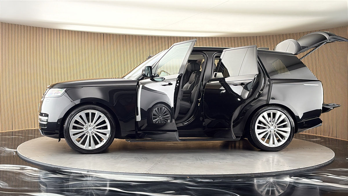 More views of Land Rover Range Rover