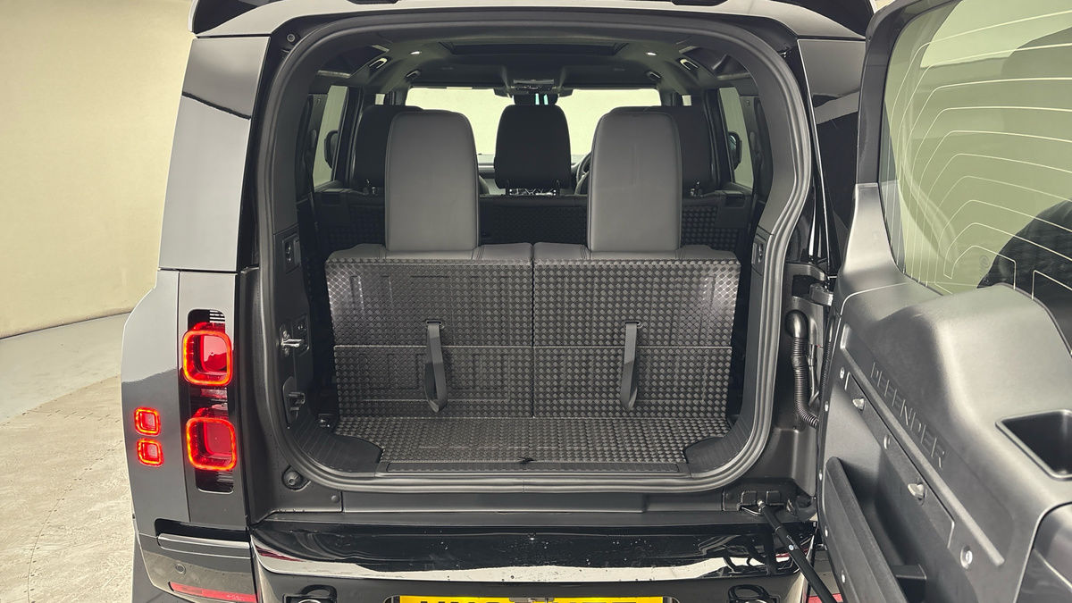 Land Rover Defender 110 Urban Image 11