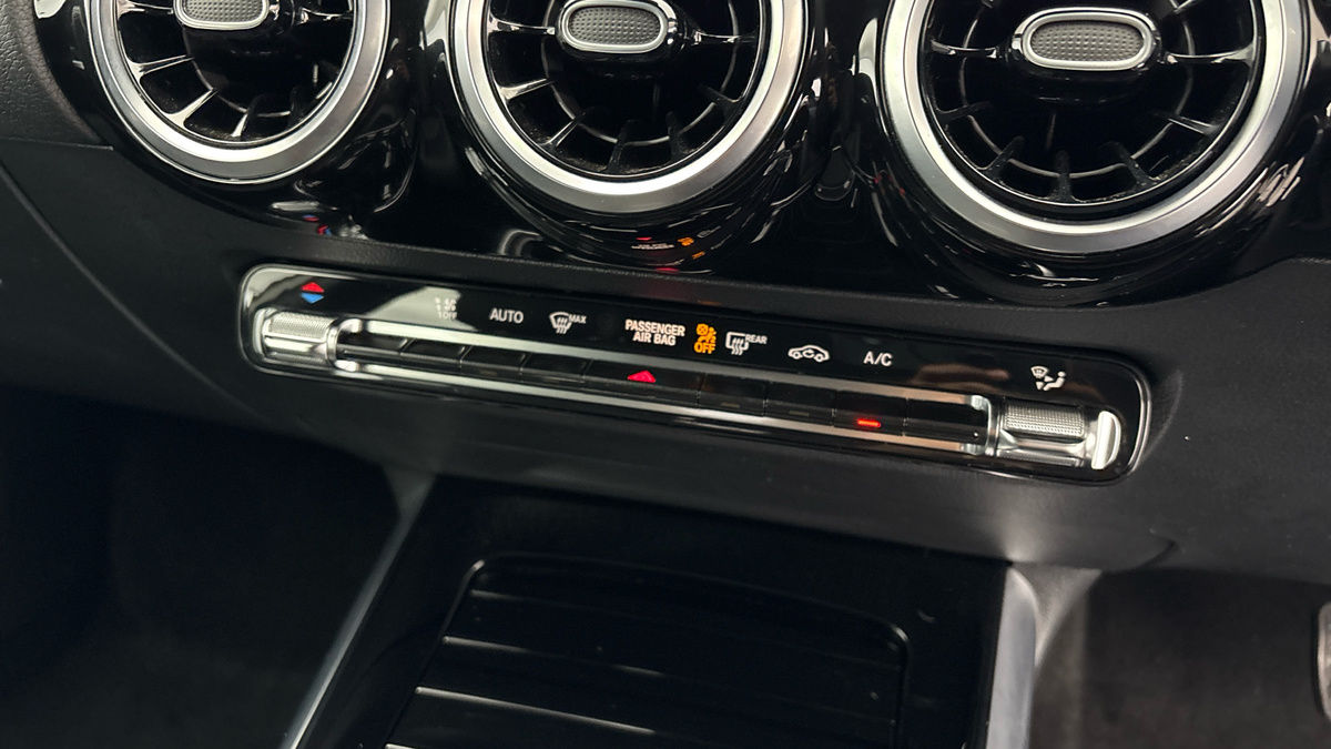 Mercedes-Benz GLA Image 9