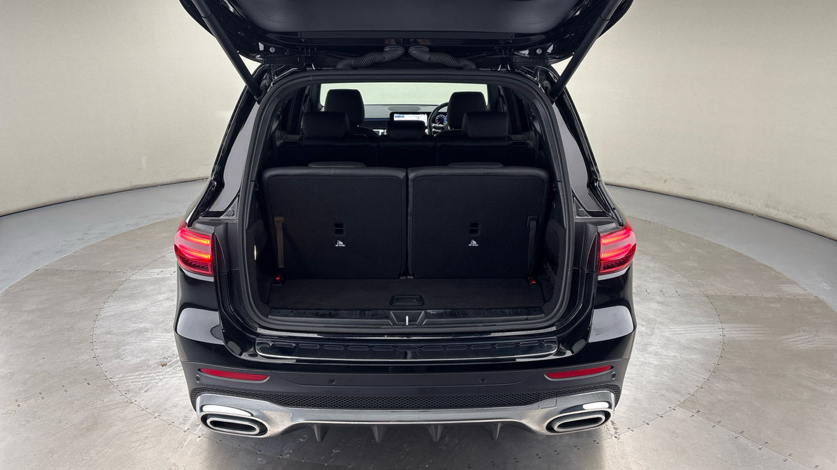 Mercedes-Benz GLB Image 11