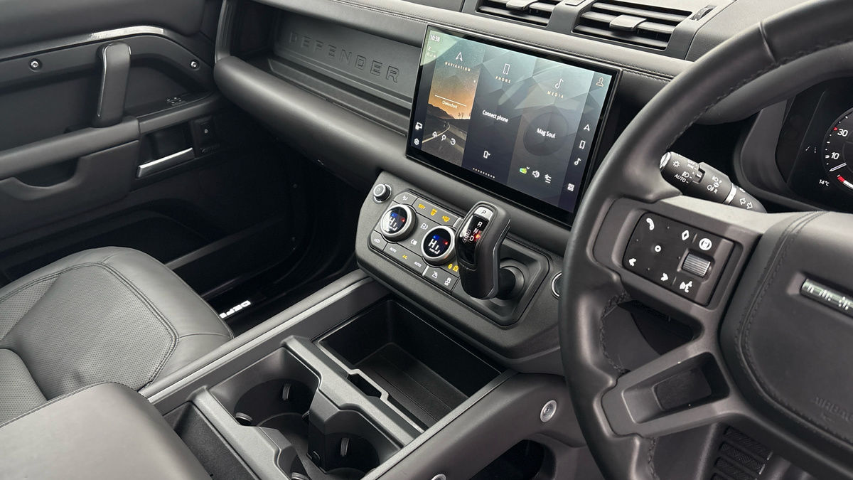 Land Rover Defender 110 Urban Image 18