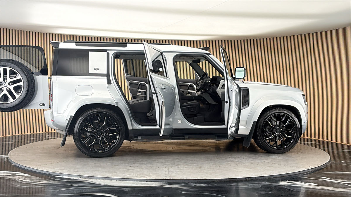 More views of Land Rover Defender 110