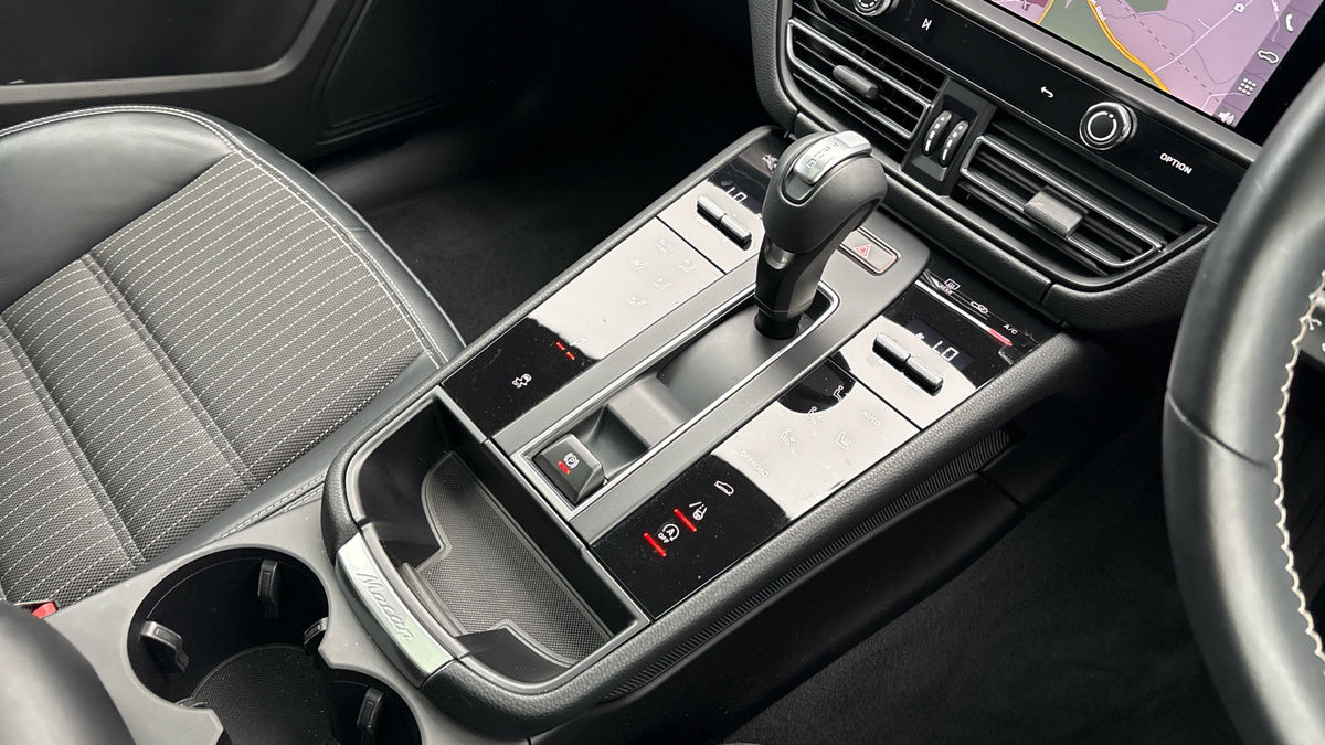 Porsche Macan Image 18