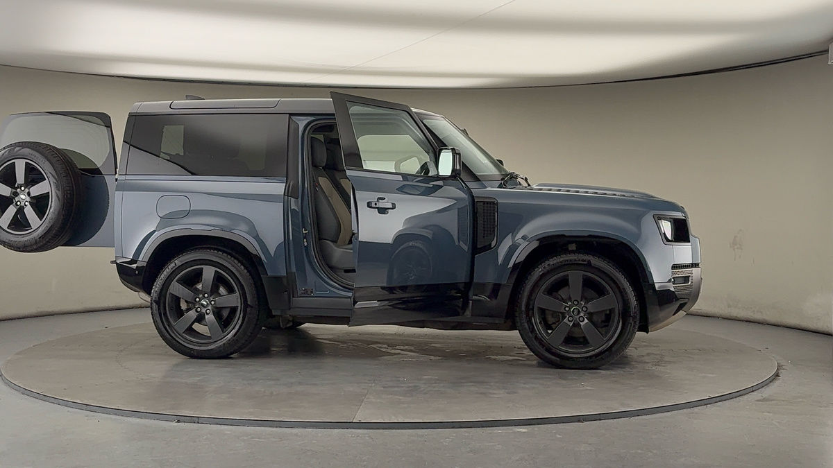 More views of Land Rover Defender 90