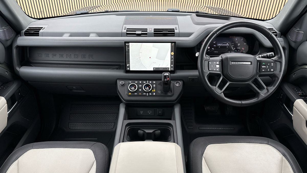 Land Rover Defender 110 Image 12