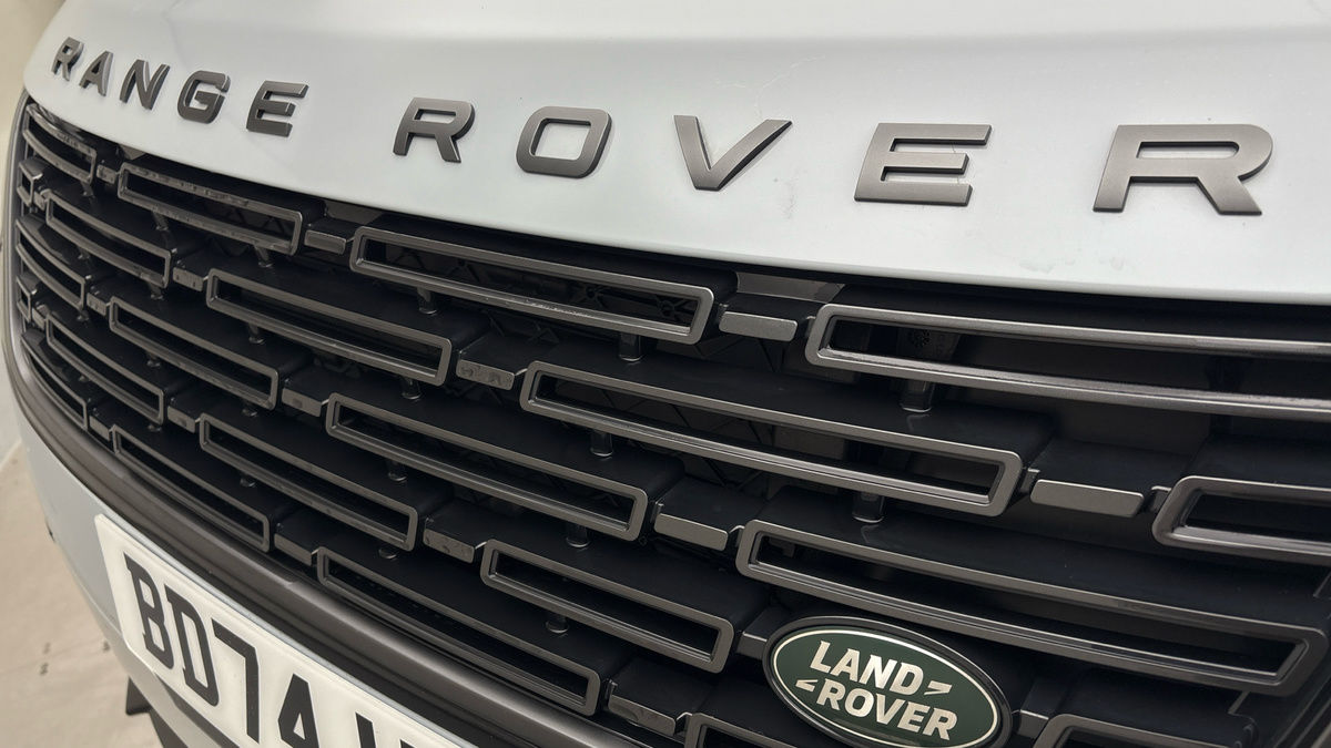 Land Rover Range Rover Velar Image 24