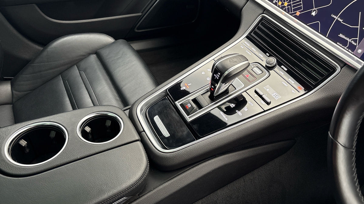 Porsche Panamera Image 18