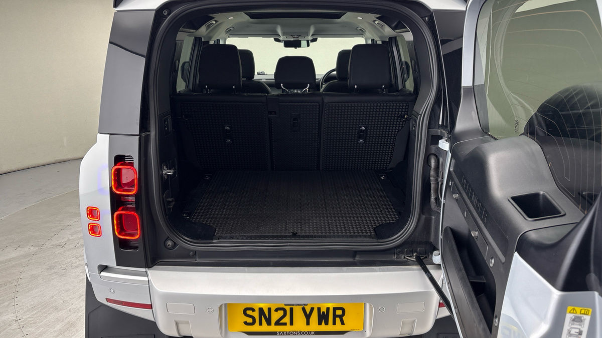 Land Rover Defender 110 Urban Image 11