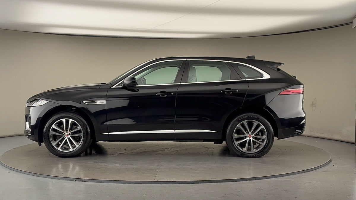 Jaguar F-PACE Image 15
