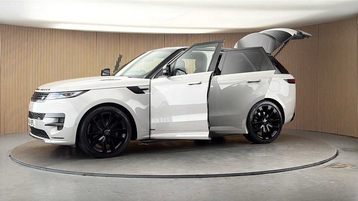 More views of Land Rover Range Rover Sport
