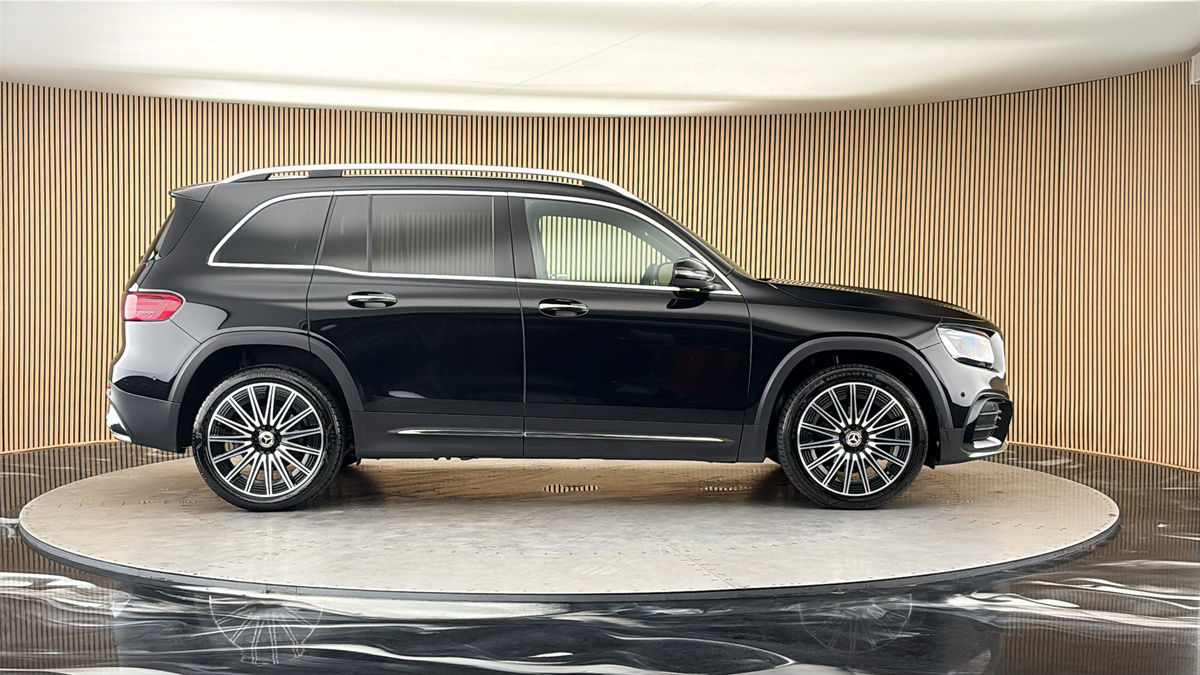 Mercedes-Benz GLB Image 16