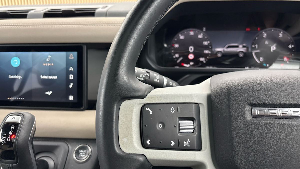 Land Rover Defender 110 Image 13