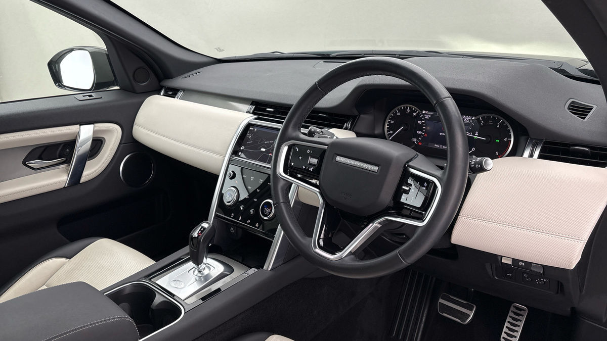 Land Rover Discovery Sport Image 5