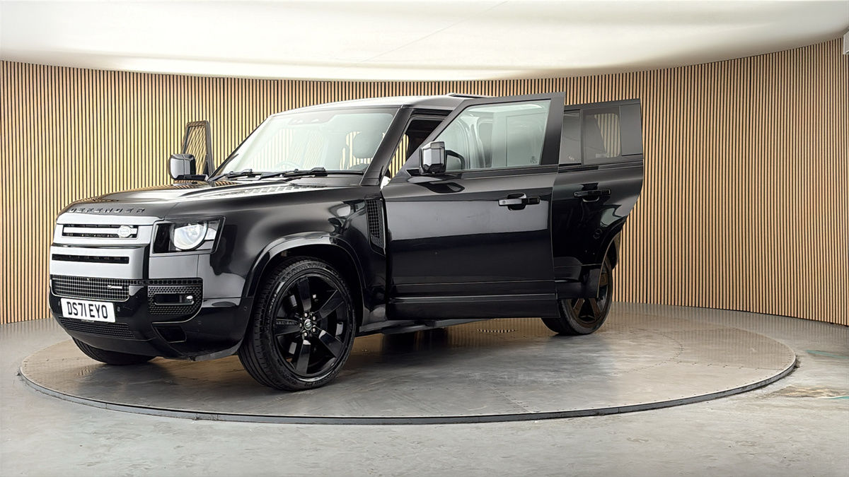 More views of Land Rover Defender 110