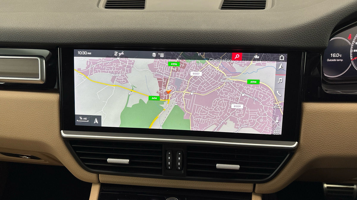 Porsche Cayenne Image 17