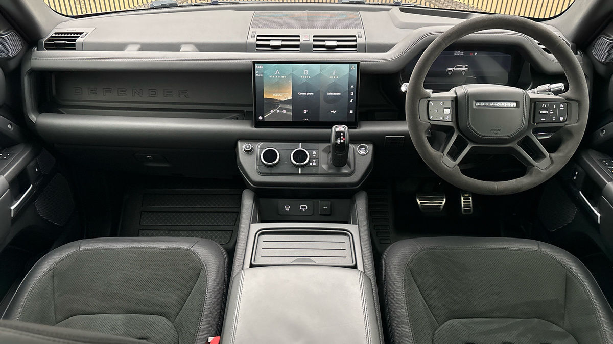 Land Rover Defender 90 Image 12