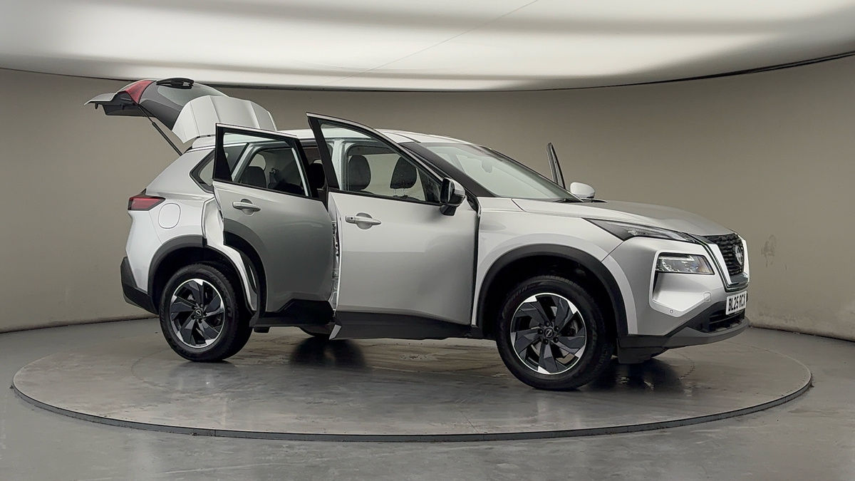 More views of Nissan X-Trail