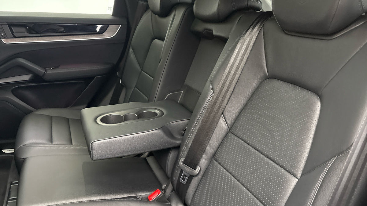 Porsche Cayenne Image 9