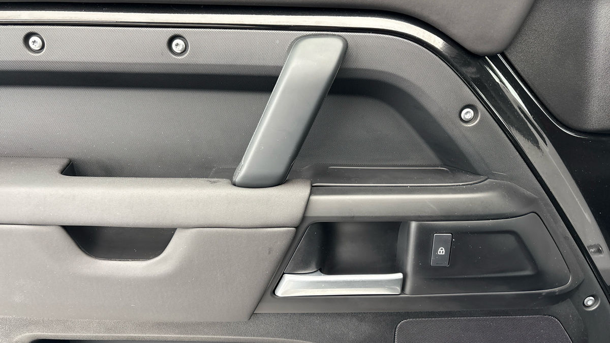 Land Rover Defender 90 Image 19