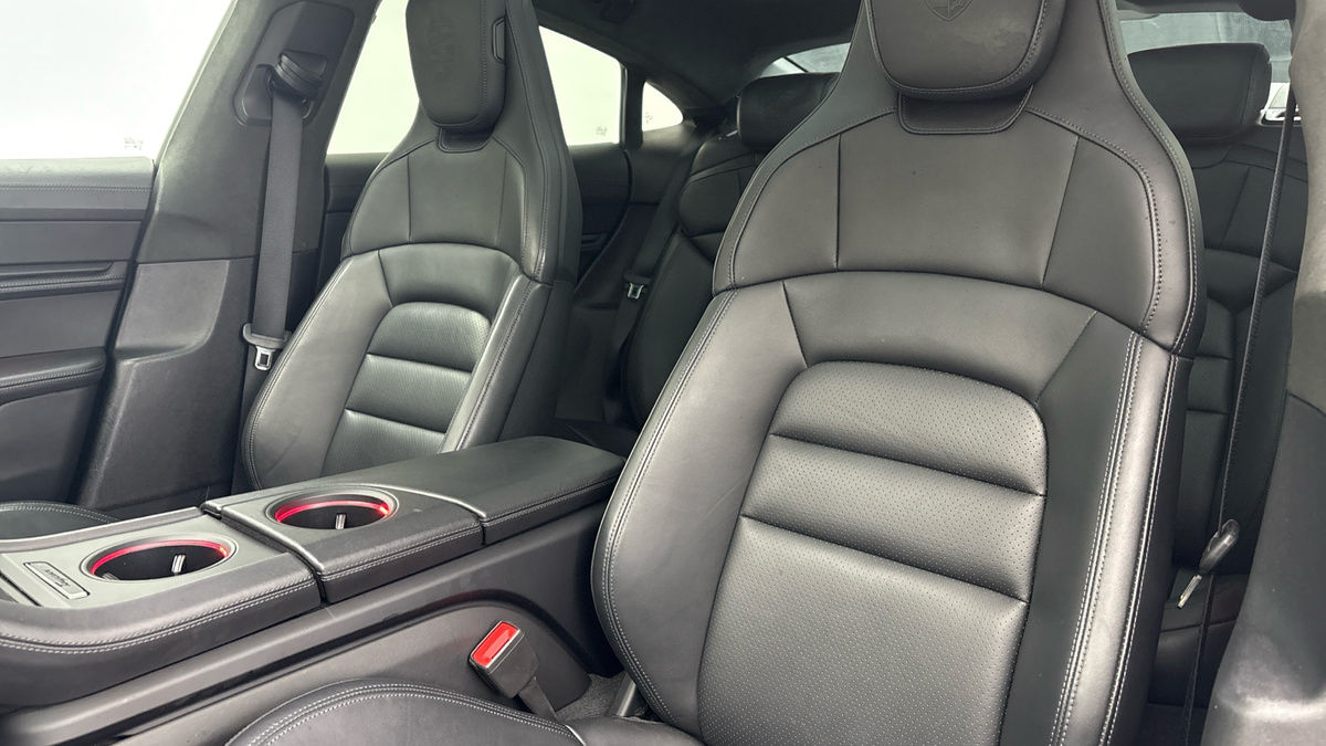 Porsche Taycan Image 7