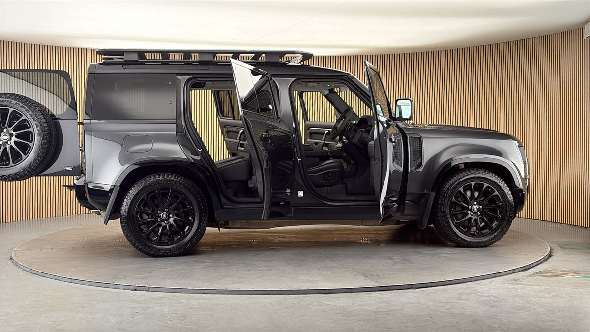 More views of Land Rover Defender 110