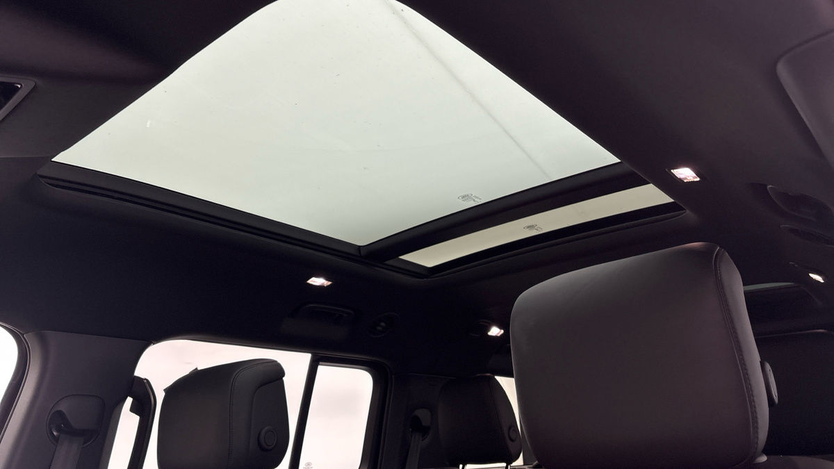 Land Rover Defender 130 Urban Image 6