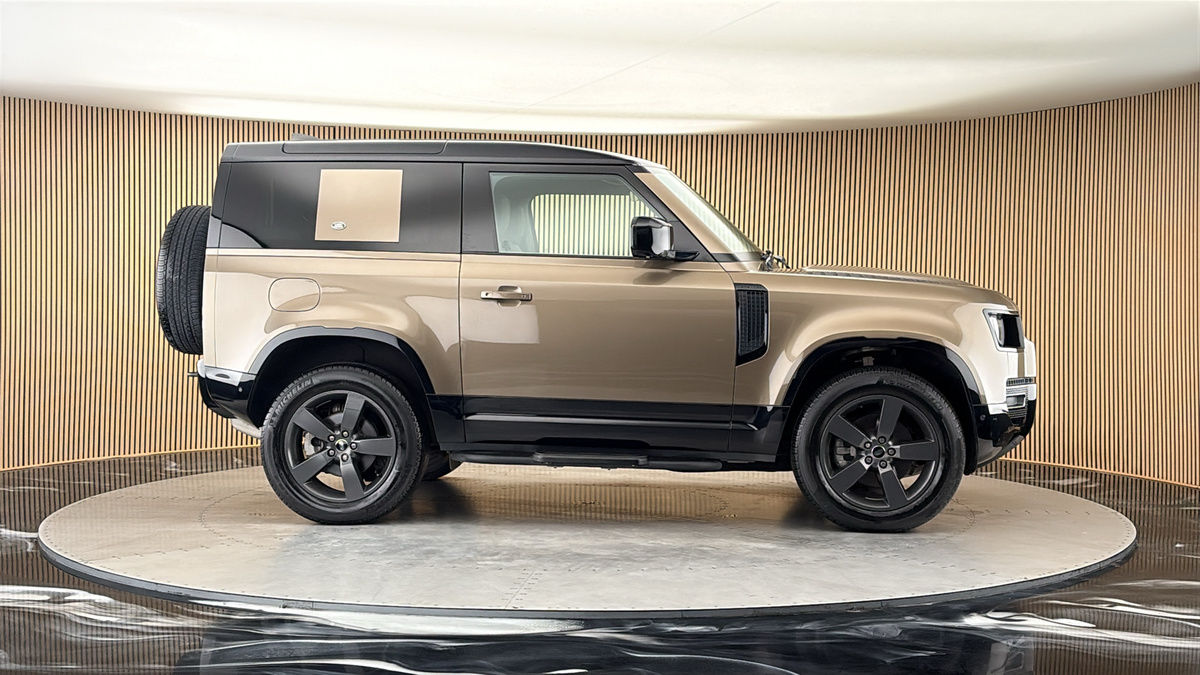 More views of Land Rover Defender 90