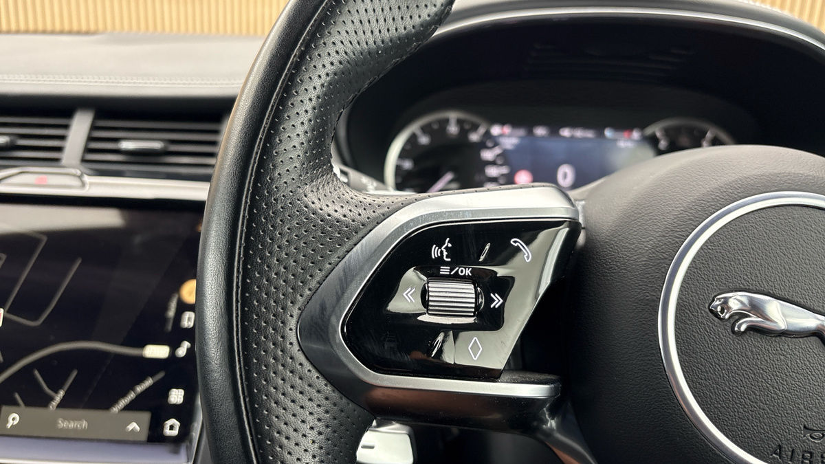 Jaguar E-PACE Image 13