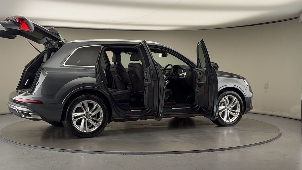 More views of Audi Q7