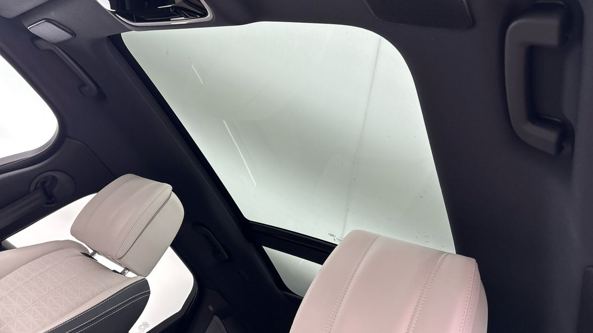 Land Rover Range Rover Velar Image 6