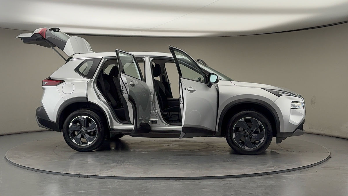 More views of Nissan X-Trail